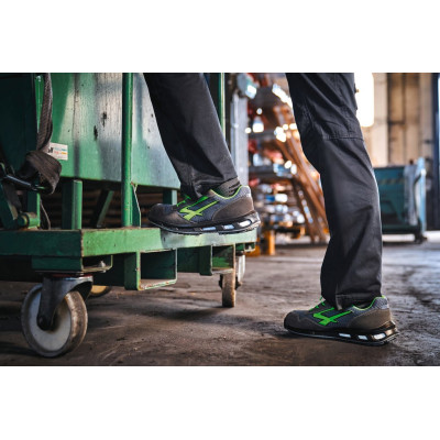 Point safety shoes